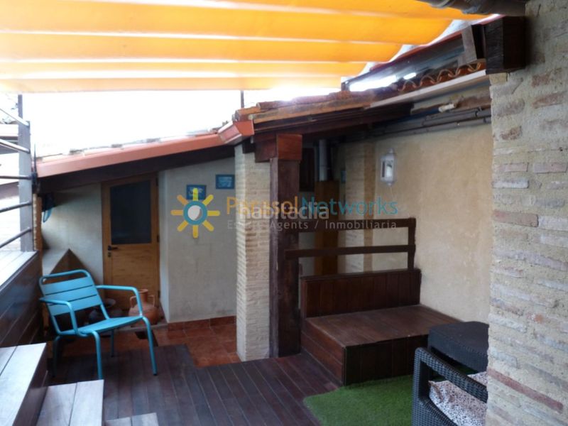 Foto fff820e7-98a3-454b-9b5f-d9d935651bca. Edificio con piscina in Palomar
