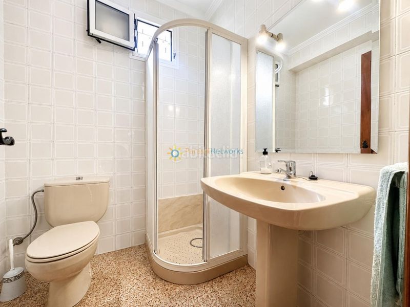 Foto b50c7c30-56e3-4cb2-a607-b85f031f5075. Xalet amb xemeneia aparcament a Centro Ontinyent