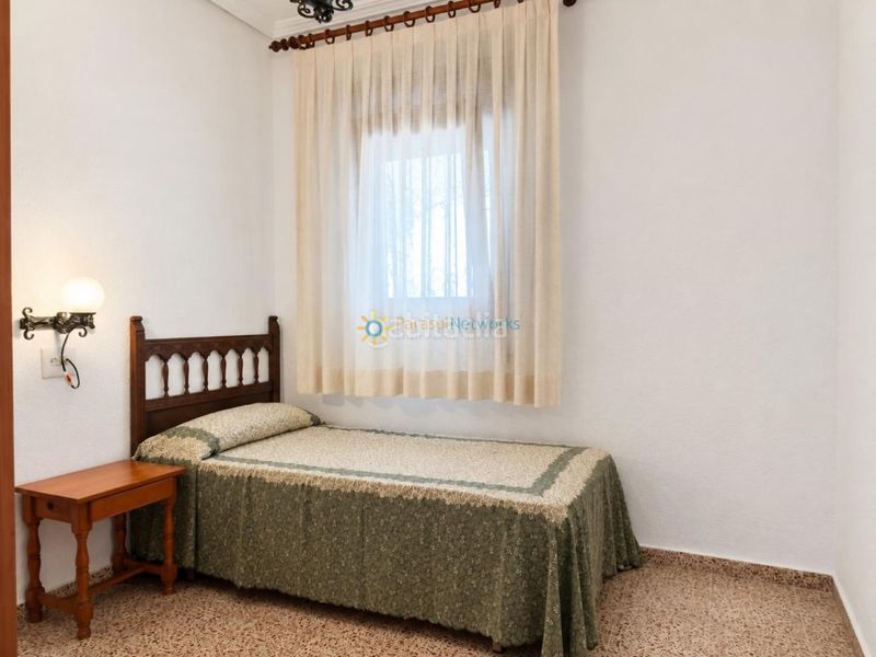 Foto e9017a0d-cd1c-41be-8c07-f5d0e39e36a8. Xalet amb xemeneia aparcament a Centro Ontinyent