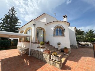 Rent Chalet in Oliva Playa. Chalet independiente en alquiler de larga duración en la playa d