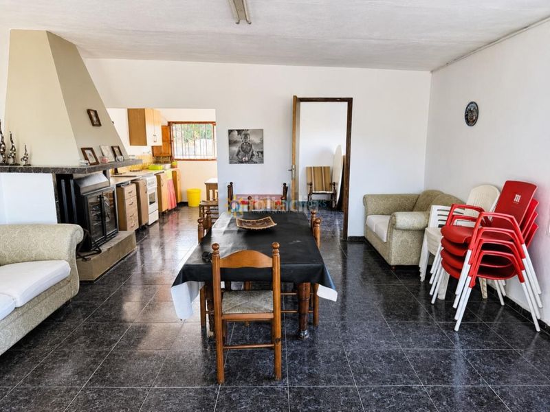 Foto f7c61b32-4661-453d-b2c1-6293756830e1. Masia amb aparcament piscina a Cotes