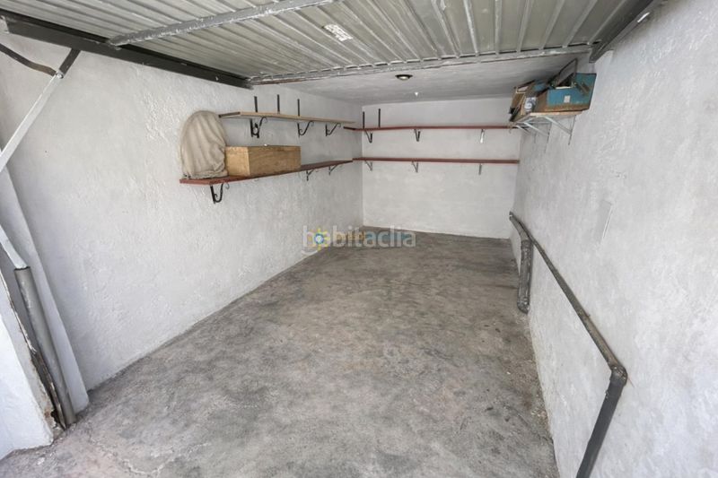 Foto c93aa9c8-60a0-43be-a154-8f9b4663952b. Xalet amb xemeneia aparcament a Miramar