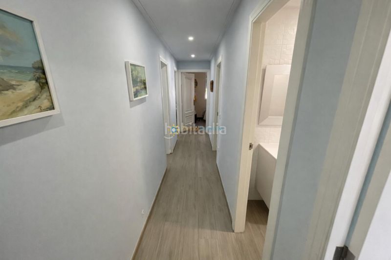 Foto df3c3547-51e7-4f39-837d-2581e17f415b. Xalet amb xemeneia aparcament a Miramar