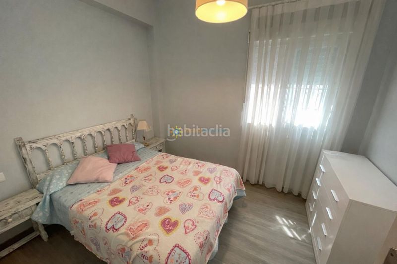 Foto e7b38d5d-ff89-4d8f-b12e-d4f32da11562. Xalet amb xemeneia aparcament a Miramar