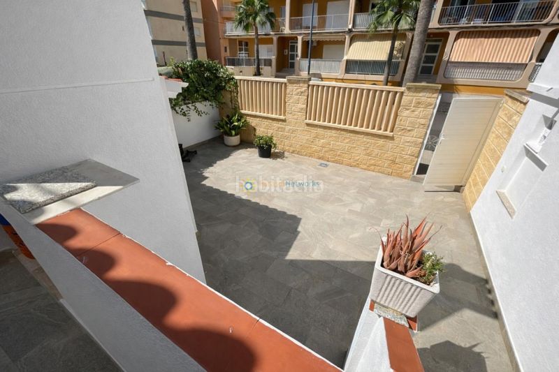 Foto f9687305-a2c6-4d3b-a336-cfeff34cc850. Xalet amb xemeneia aparcament a Miramar