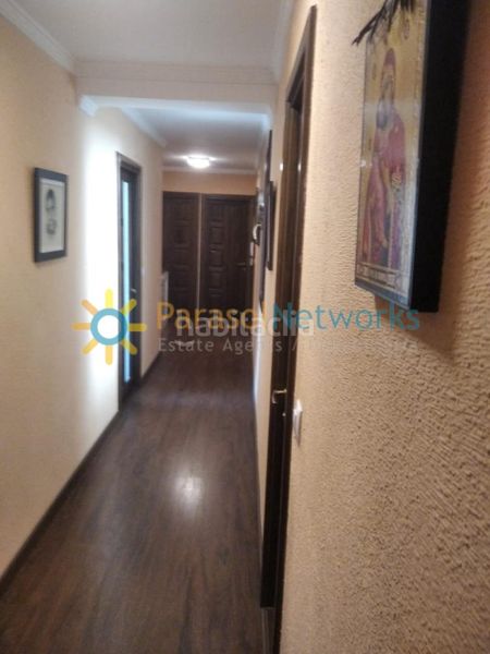 Foto 40bebc2a-b4d3-4438-803b-4bbfe636f3ea. Edificio con piscina in Ador