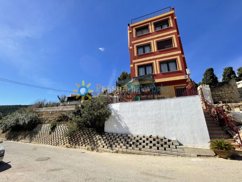 Foto 5ce7f4f4-8cb2-4441-82f8-0beb165e8c65. Edificio con piscina in Ador