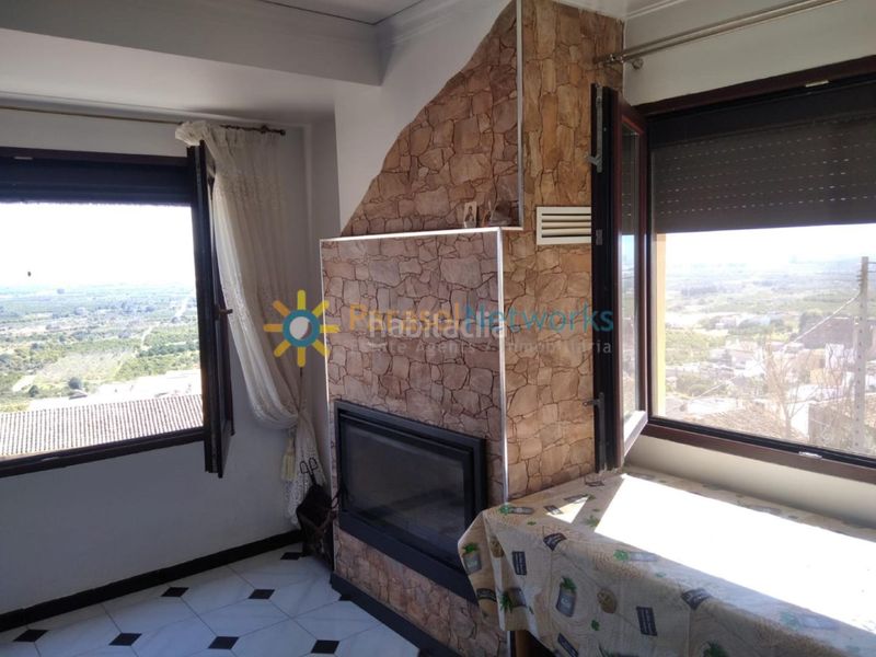 Foto 6cb5a0a3-9ed0-46c0-916f-ee9b0ada55e1. Edificio con piscina in Ador