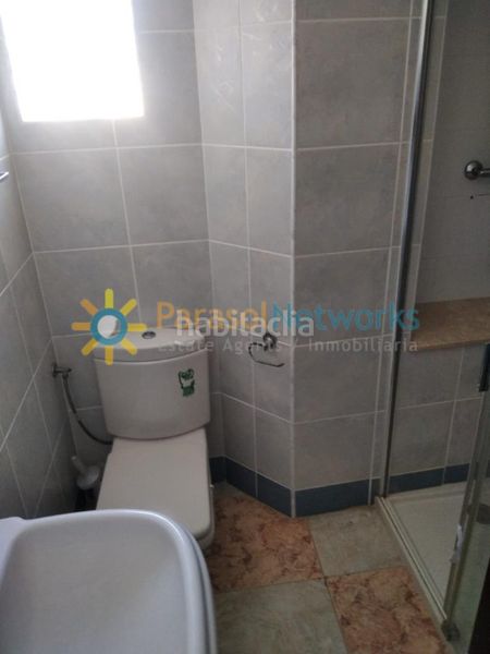 Foto 8c0efe3e-d660-4ac1-8da4-7a81e8c43d49. Edificio con piscina in Ador