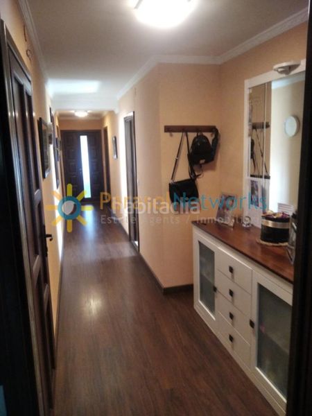 Foto c4c53429-535b-4ab0-853a-6384fd5b44a1. Edificio con piscina in Ador