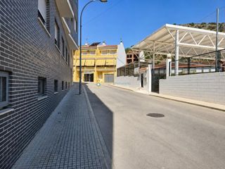 Parking coche en Ador. Se vende amplia plaza de garaje de 21 m² junto con trastero de 3