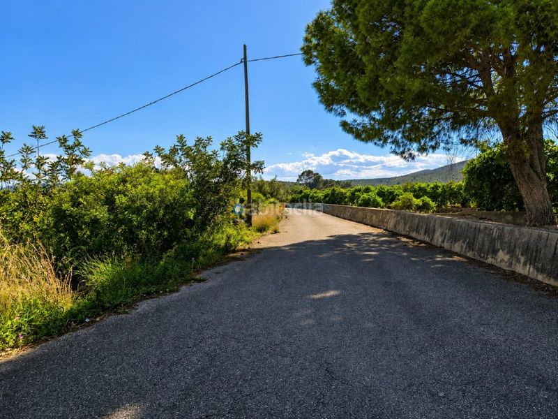 Foto 0d3e54d6-3f9c-4e78-8163-0d181e2a3aa0. Masia amb xemeneia aparcament a Cotes