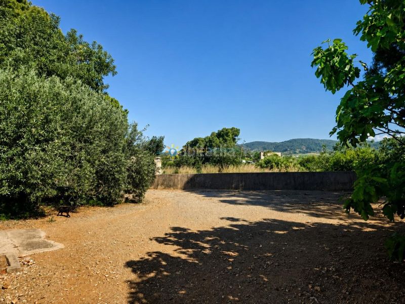 Foto 14d450e2-9f8f-4c2c-8e48-50d336c644a6. Masia amb xemeneia aparcament a Cotes