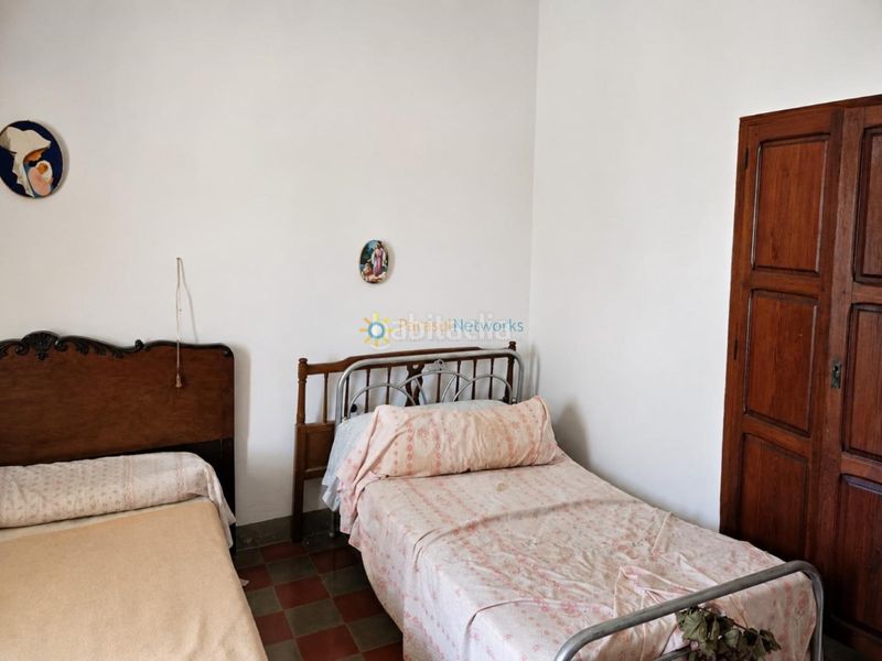 Foto 3773506f-3d68-4e54-b605-880026425637. Masia amb xemeneia aparcament a Cotes