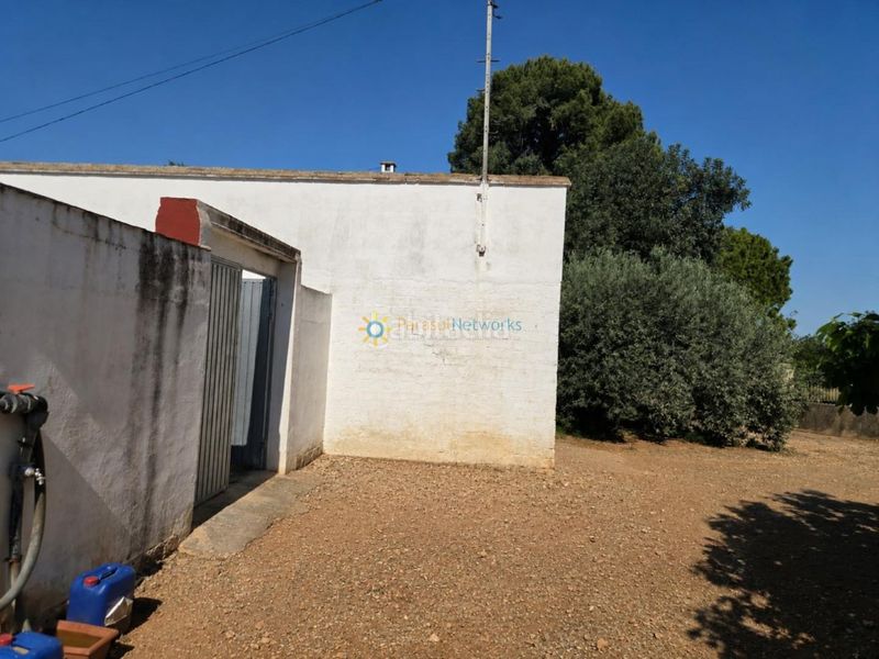 Foto 4e10b603-e670-4d2d-888d-7d2f123ac200. Masia amb xemeneia aparcament a Cotes