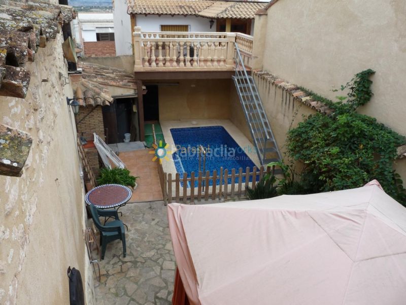 Foto bfa2ed0c-3667-4e46-ad81-6d8aaa4ed2bf. Edifici a carrer major 13 a Palomar