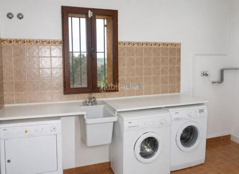 Foto ce66cf5f-cbd8-4875-ad78-eefab682314e. Xalet amb xemeneia calefacció piscina a Bufali