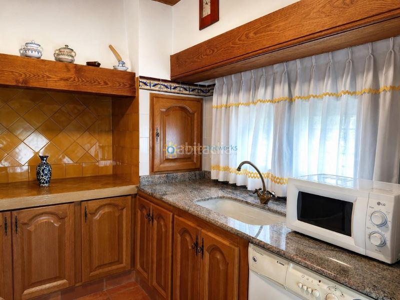 Foto b3164907-4469-43e9-a22a-ee814e710c8e. Xalet amb xemeneia aparcament piscina a Centro Ontinyent