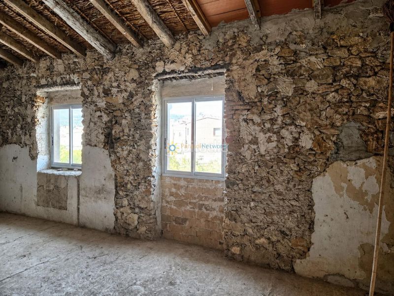 Foto d40a465b-08e9-422f-a9d0-5e8553fa2477. Casa amb xemeneia a Sellent