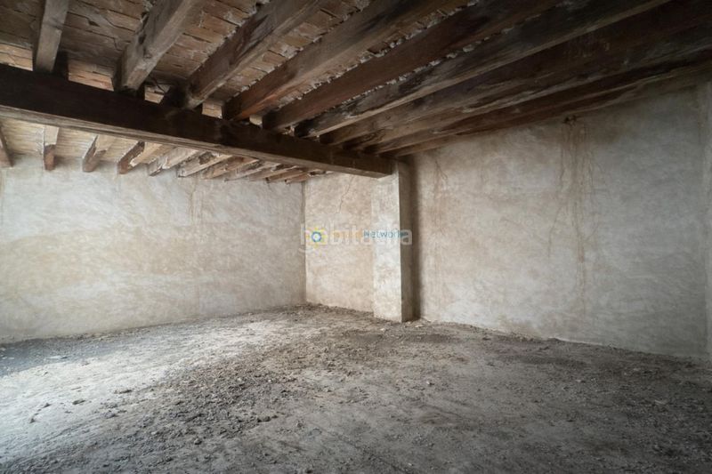 Foto aa6f00b2-37b1-4bb4-9f15-d8e556a74d38. Casa adossada amb xemeneia a Sumacàrcer