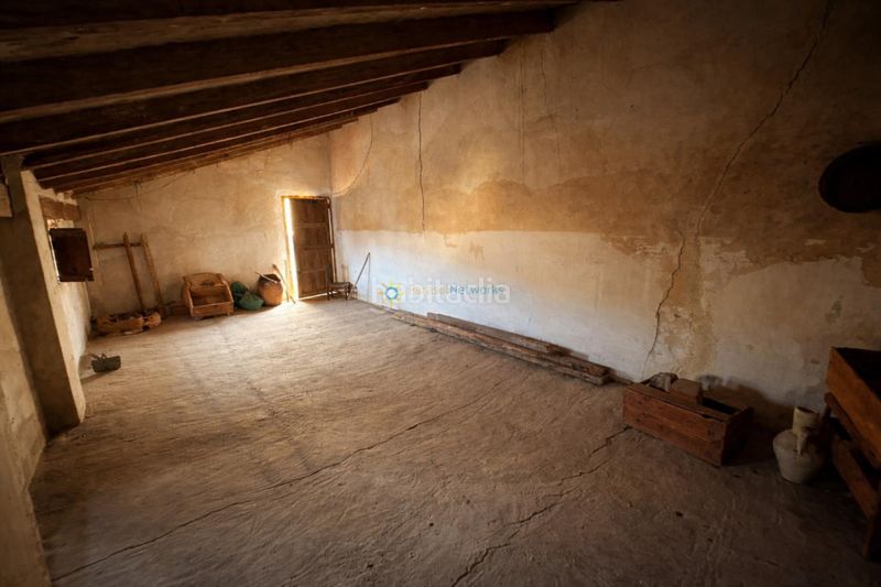 Foto ae992681-e313-44d5-821e-7acfb11bbe76. Casa adossada amb xemeneia a Sumacàrcer