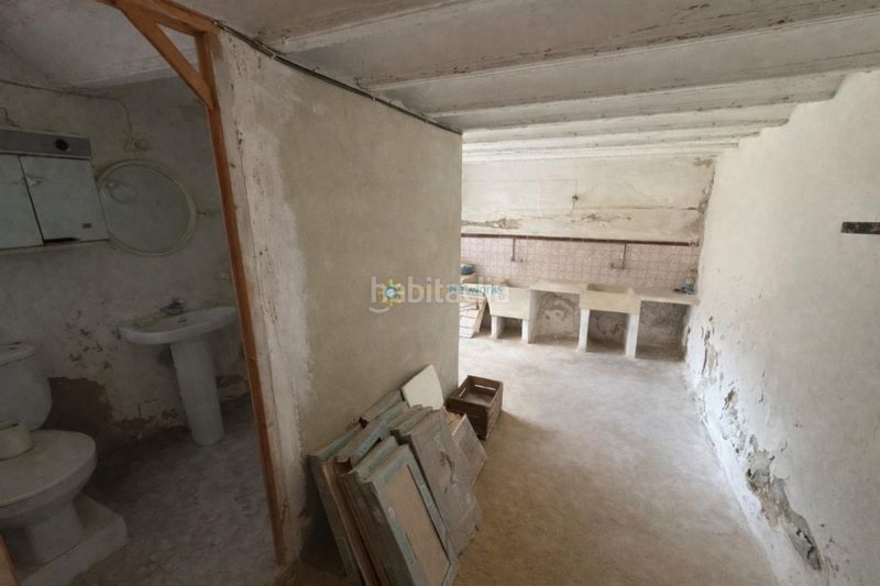 Foto b29af2fd-1513-460b-842b-fe7dba43794b. Casa adossada amb xemeneia a Sumacàrcer