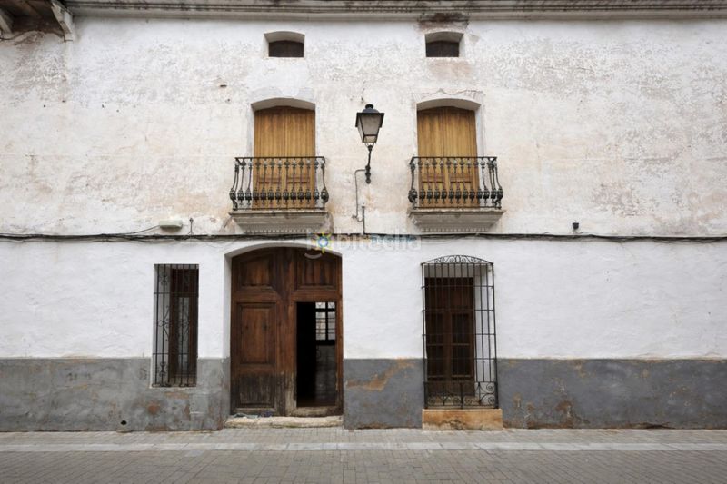 Foto dc54c183-3a33-4b8e-a9f5-bb466895b682. Casa adossada amb xemeneia a Sumacàrcer