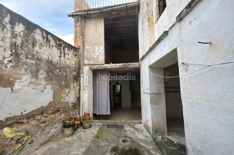 Foto e96404ad-33e3-424a-a500-85c87d7c62de. Casa adossada amb xemeneia a Sumacàrcer