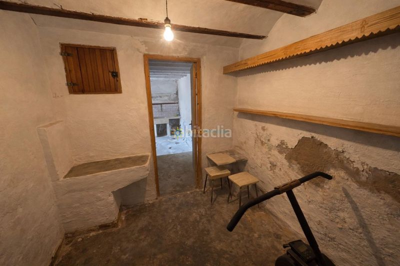 Foto edba96fd-0320-4df3-b12f-d033438c2f69. Casa adossada amb xemeneia a Sumacàrcer