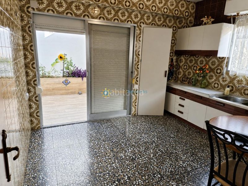 Foto b4180cc3-9880-4f72-a942-c3ac07441f92. Pis a Oliva pueblo Oliva