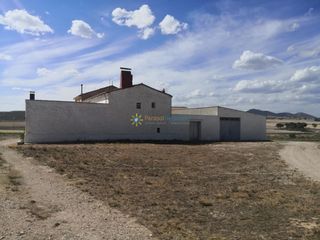 Mas à El Rabal. Masia de venta en villena