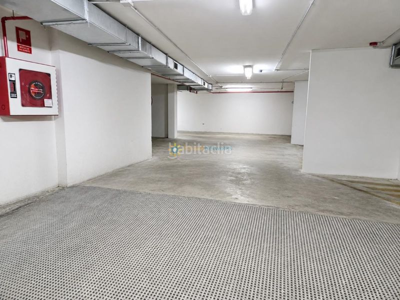 Foto 3a83b706-dcdb-40ca-91ff-dce42ac71562. Aparcament cotxe a Ador