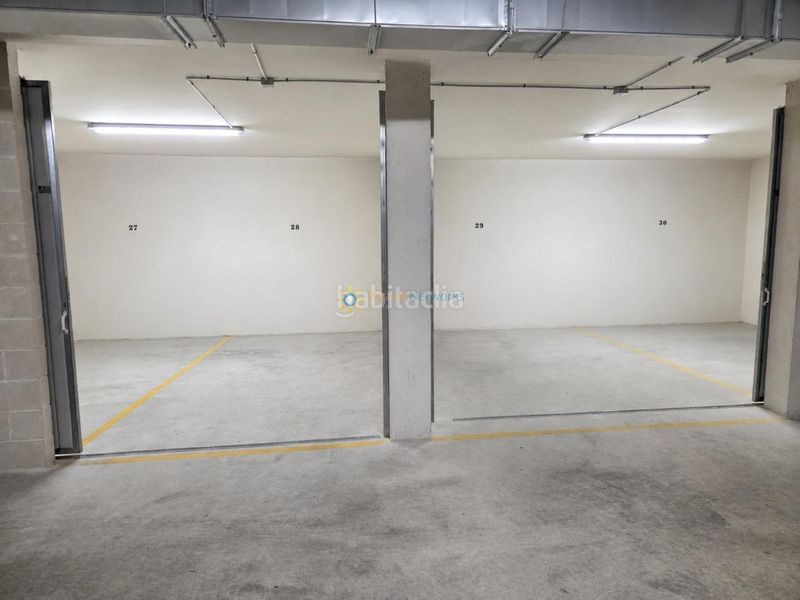 Foto 5b981e6d-abe5-476e-9b6f-3a64c5eff186. Aparcament cotxe a Ador