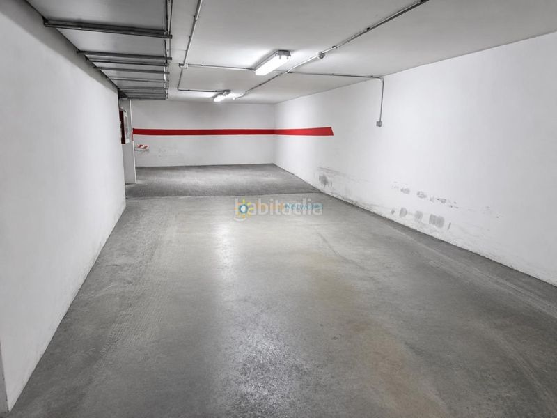 Foto df382dd0-e370-408b-be6d-c15d2f782786. Aparcament cotxe a Ador