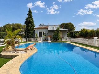 Xalet a El Pilar. Magnífico chalet en venta en ontinyent,