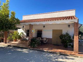Xalet a El Llombo. Chalet de venta en ontinyent