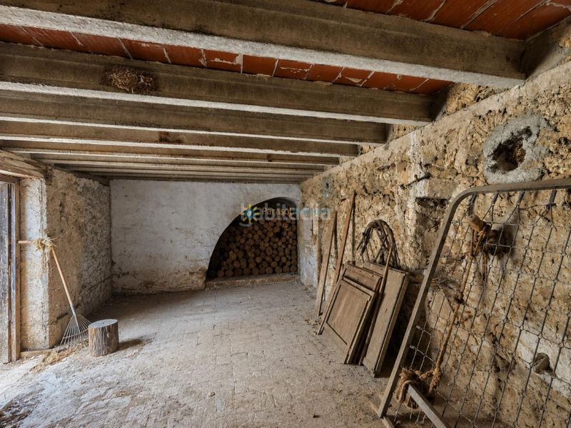 Foto 0b5697b0-5a93-49da-9beb-bbe227f87580. Casa aparellada amb xemeneia a Sellent