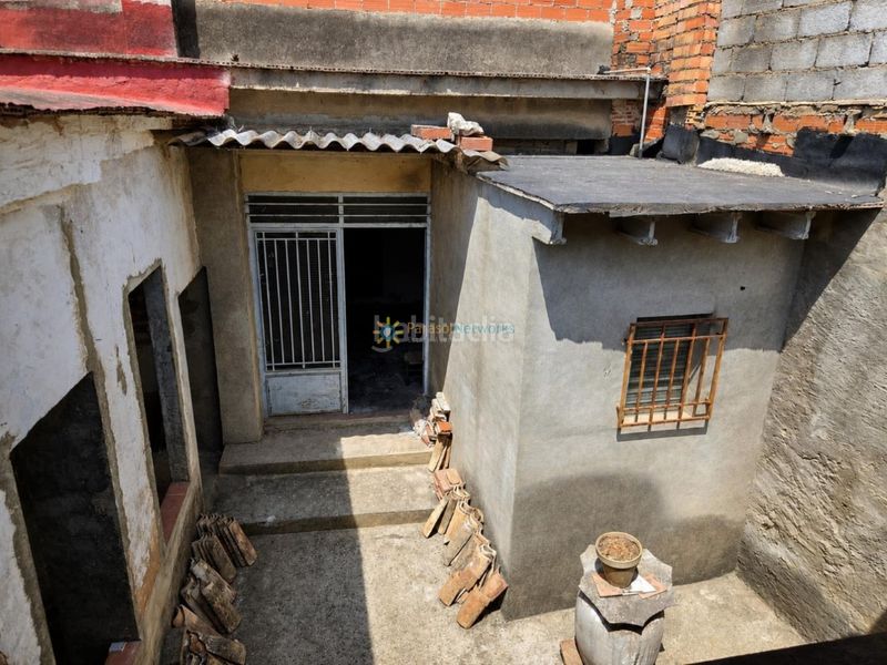 Foto 0f2a506b-6484-450f-97cb-3736bdfcc4af. Casa aparellada amb xemeneia a Sellent