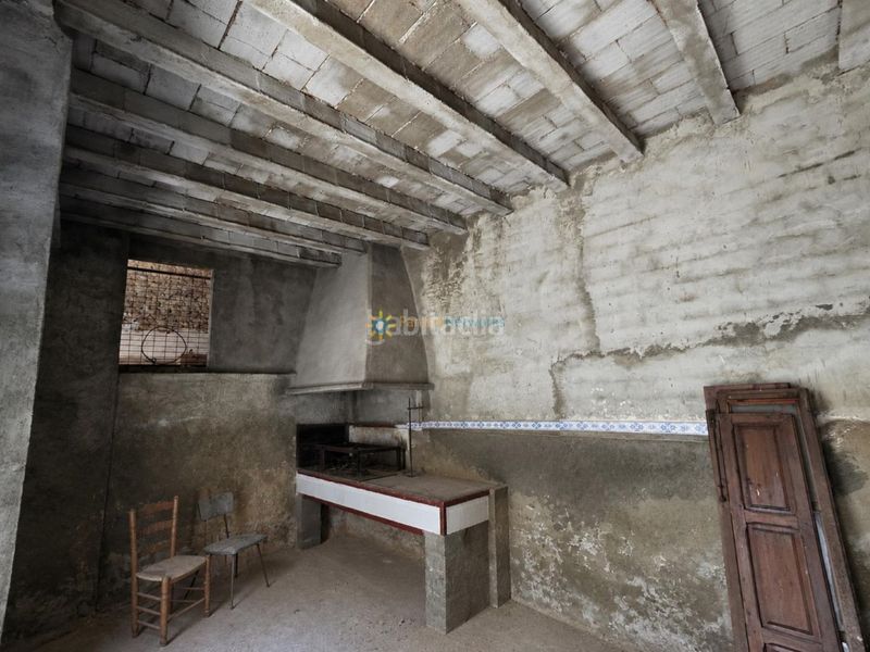 Foto 9f7da6a9-5ce8-4900-95a0-e59fe4883dec. Casa aparellada amb xemeneia a Sellent