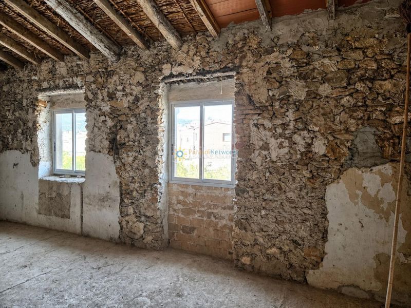 Foto d3a513b6-cf54-4a57-98a7-e545a156d634. Casa aparellada amb xemeneia a Sellent
