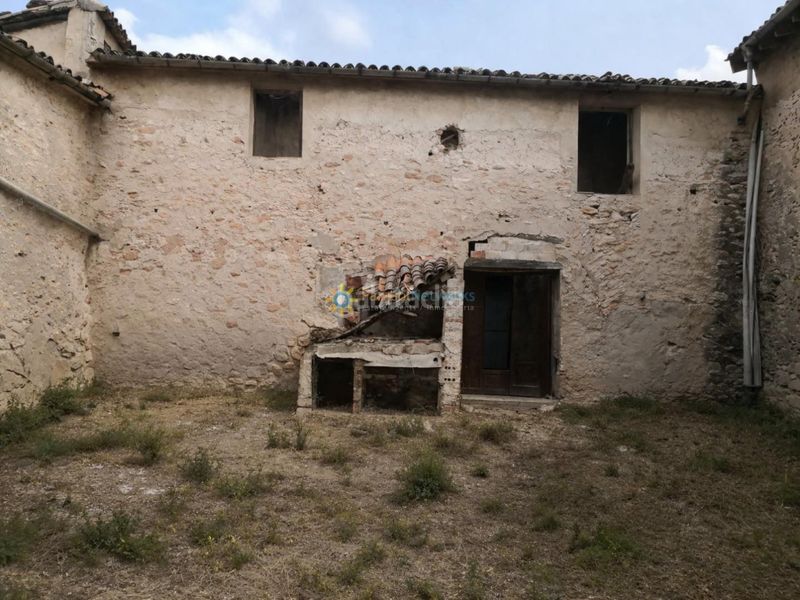 Foto 538d809c-897d-4ada-a153-913e6195002d. Masia amb aparcament a Albaida