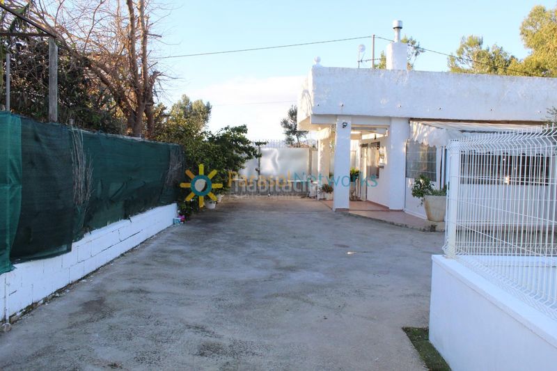 Foto b46f4ffa-3613-4db0-a062-ae419d4d481e. Alquiler chalet  en alquiler en playa en Oliva playa Oliva