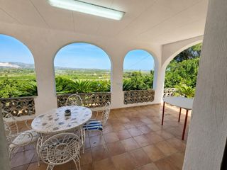Xalet a Pego. Casa de campo con amplia parcela de naranjos,