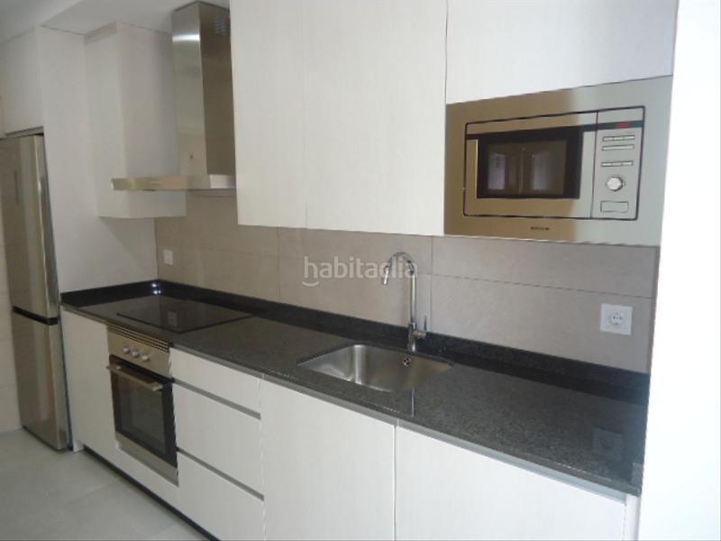 Foto 7e4bc918-69d3-496f-8e87-5ae2c290f8e1. Alquiler apartamento en calle bubión 1 en Rosaleda - Juventud Granada