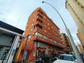 Pis a Centro-Corte Inglés. El edificio de buena comunidad, "no tiene ascensor" y zonas comu