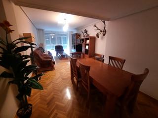 Appartement à Avenida de madrid 25. Pisazo de lujo en avenida de madrid , 155m2 4 dormitorios, 2baño
