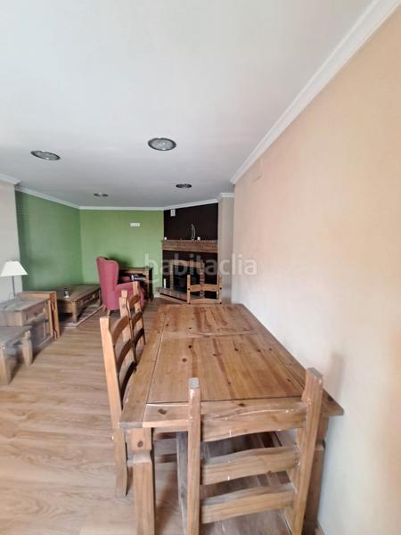 Foto fe6e2e53-1790-48ba-b09a-2db6569c3859. Casa amb xemeneia a Enix