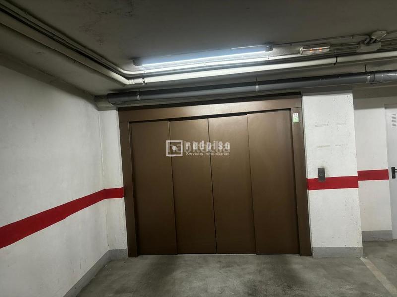 Foto 1f07b729-9875-430d-83cd-04ad171ec2bf. Parking voiture dans Centro San Fernando de Henares