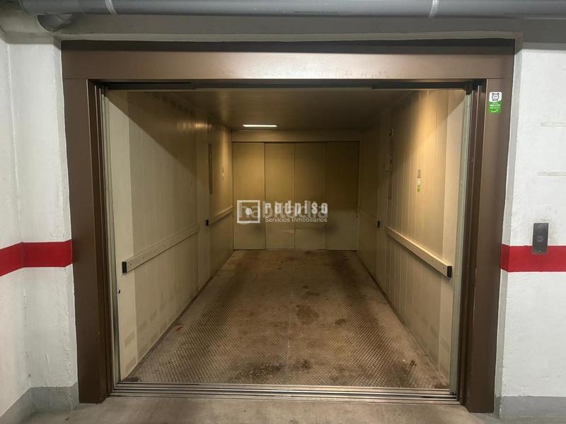 Foto 28989f81-cad1-47f1-92d7-f538fcec727d. Parking voiture dans Centro San Fernando de Henares