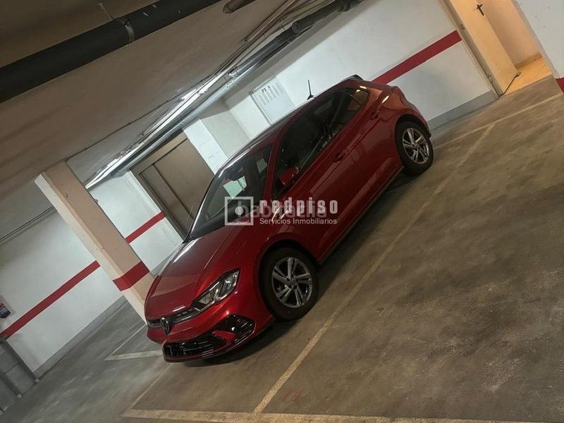 Foto e016d2b3-d551-4dcf-b6c8-8f17d8e9ab54. Parking voiture dans Centro San Fernando de Henares